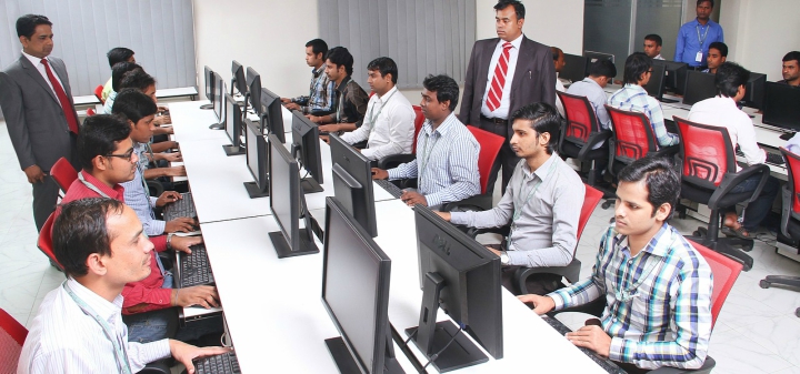 room full of people participating in online employee training